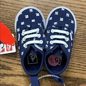 NWT Toddler Yankee Van Sneakers